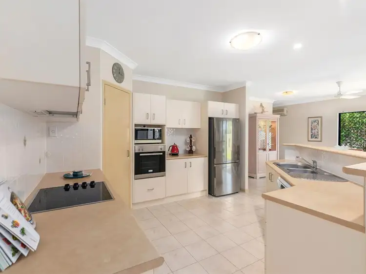 6 Illowra Court, Caravonica QLD 4878