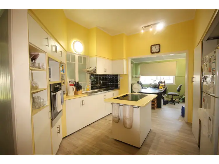 81 Tills Street, Westcourt QLD 4870