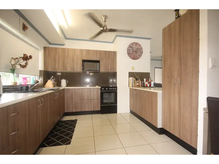 9 Phoenix Street, White Rock QLD 4868