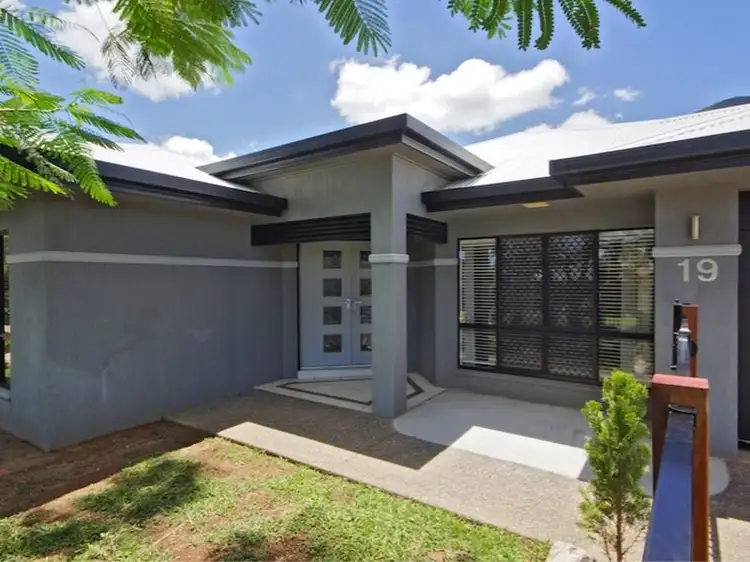 19 Derrick St, Redlynch QLD 4870