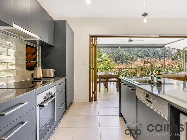 27 Willie Ming Close, Redlynch QLD 4870