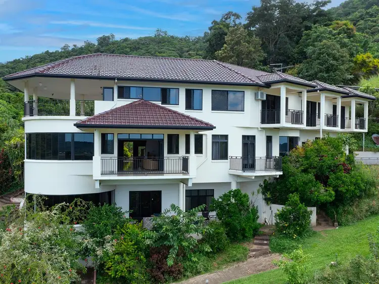 25-27 Mount William close, Redlynch QLD 4870