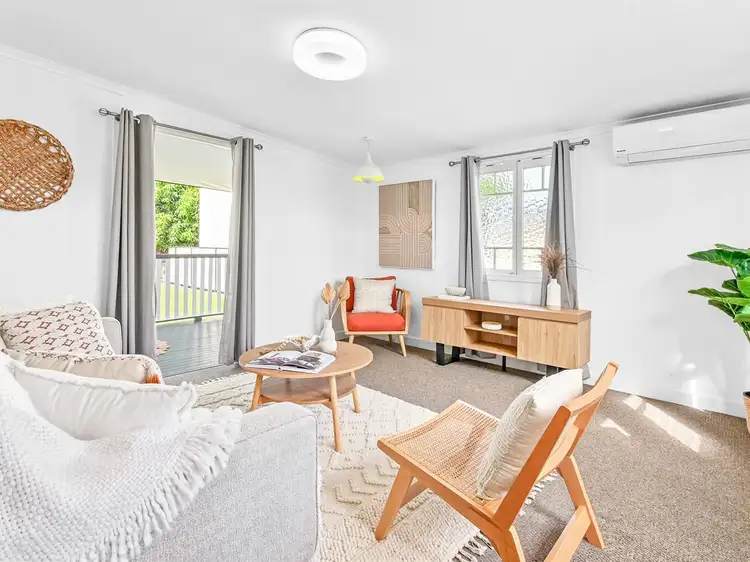 5 Kingsford St, Mooroobool QLD 4870