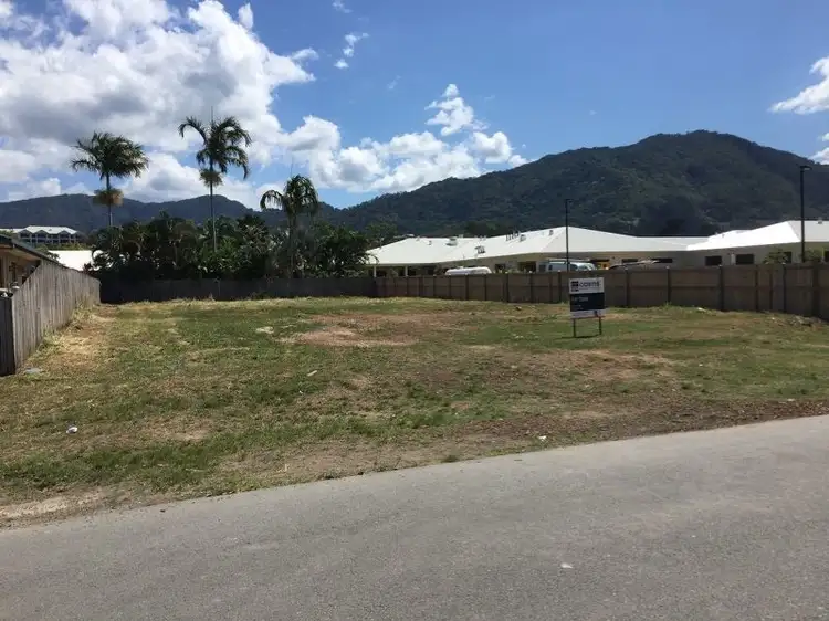 369 McCoombe Street, Mooroobool QLD 4870