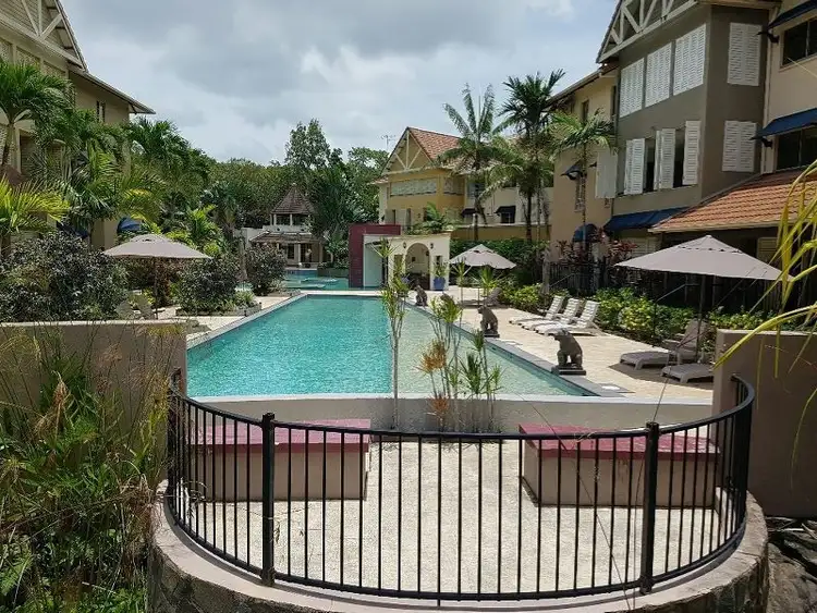 2 Greenslopes Street