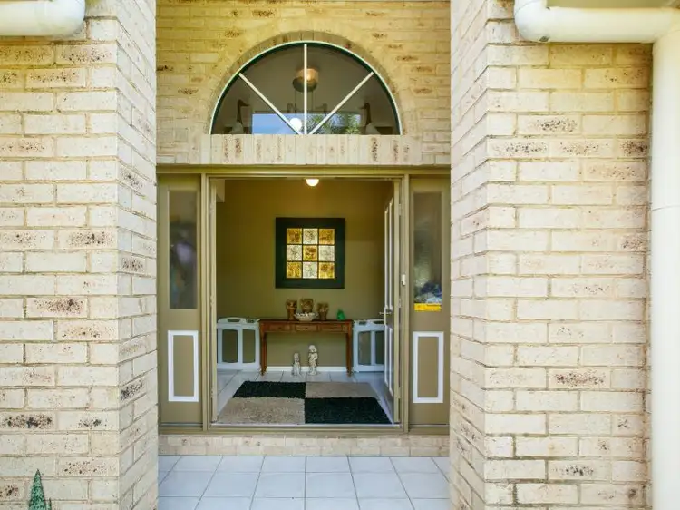 22 Fairley St, Redlynch QLD 4870