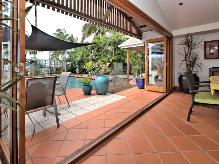 257 O'Shea Esplanade, Machans Beach QLD 4878