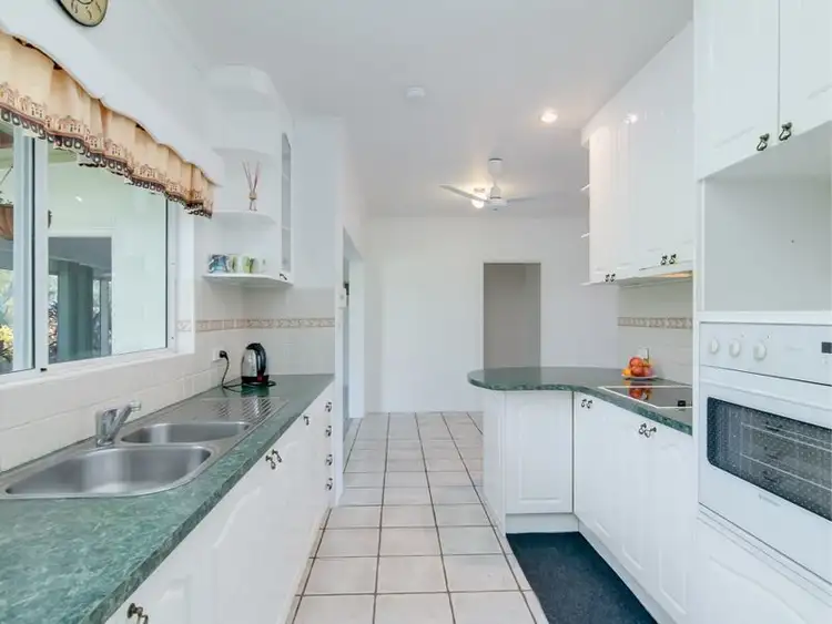 Fourth view of Homely unit listing, 21/2 Lake Placid Road, Caravonica QLD 4878