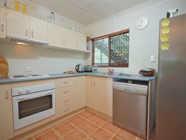 102 Wistaria St, Holloways Beach QLD 4878