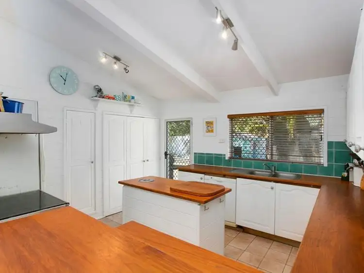 8 Cassava Street, Holloways Beach QLD 4878