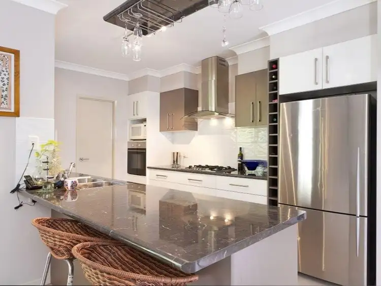 27 Rainbow Close, Kanimbla QLD 4870