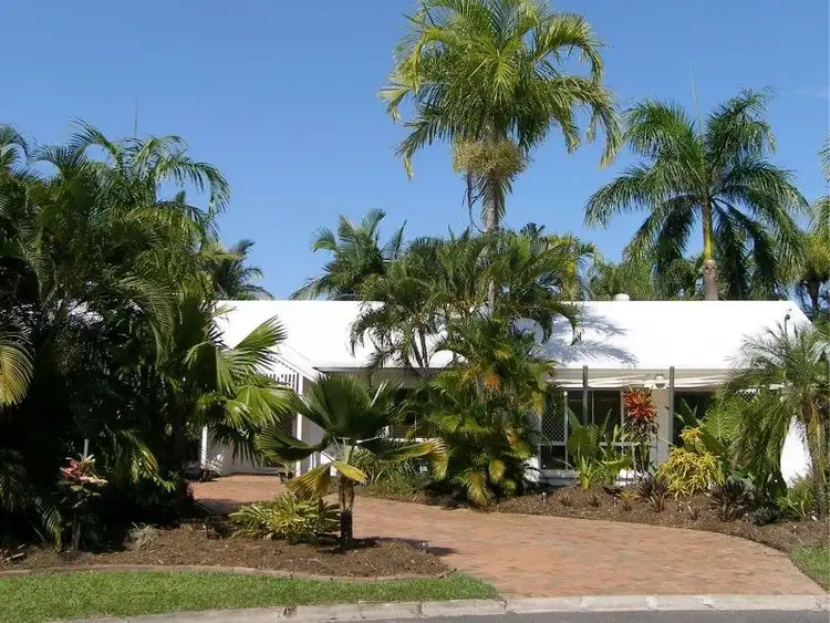 4 Michaelmas Close, Clifton Beach QLD 4879