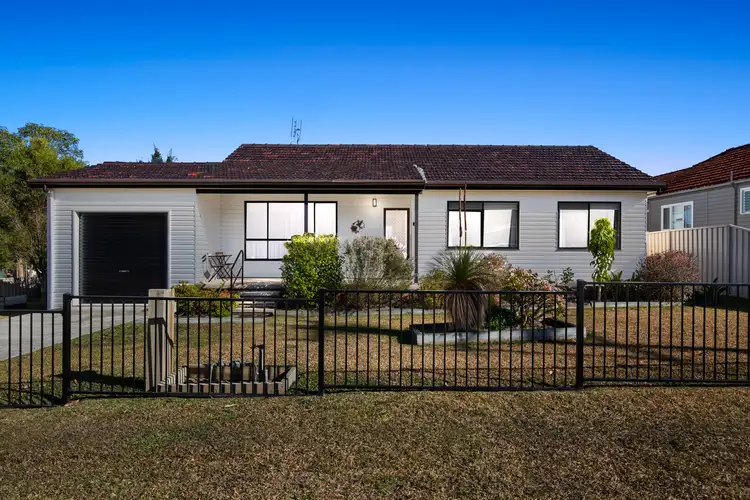 33 Stroud Street, Bulahdelah NSW 2423