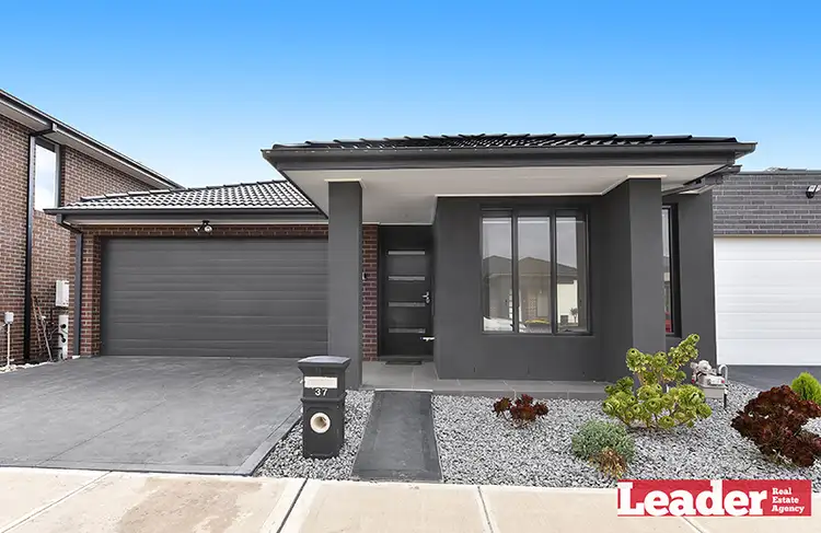 37 Upthorpe Way, Mickleham VIC 3064