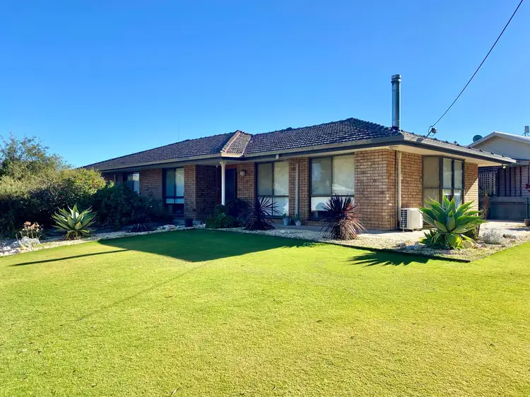 26 Craig Ave, Warracknabeal VIC 3393