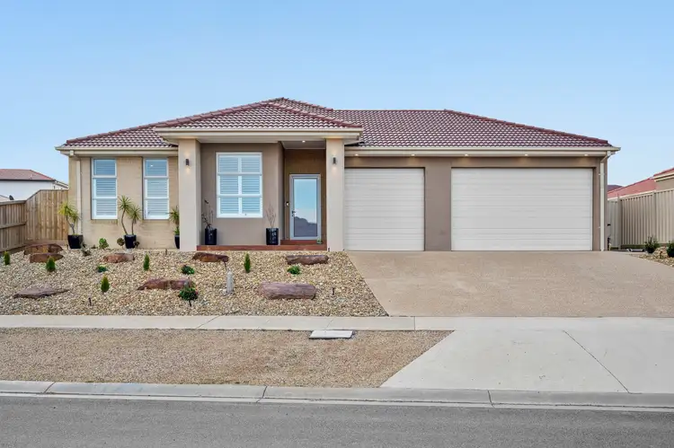 3 Birdwood Cres, Hidden Valley VIC 3756