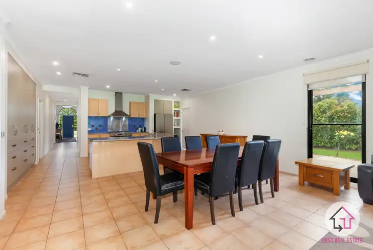 Fifth view of Homely house listing, 2 Arno Court, Hidden Valley VIC 3756