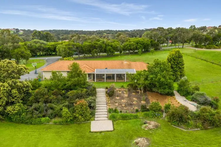 4 Lookout Rise, Hidden Valley VIC 3756