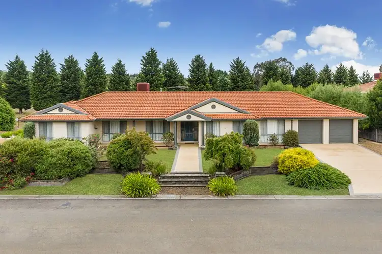 15 Augusta Way, Hidden Valley VIC 3756