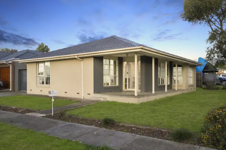 8 Guildford Crescent, Narre Warren VIC 3805