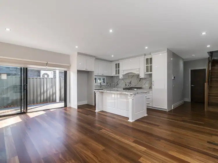 2/23 Gregory Street, Oak Park VIC 3046
