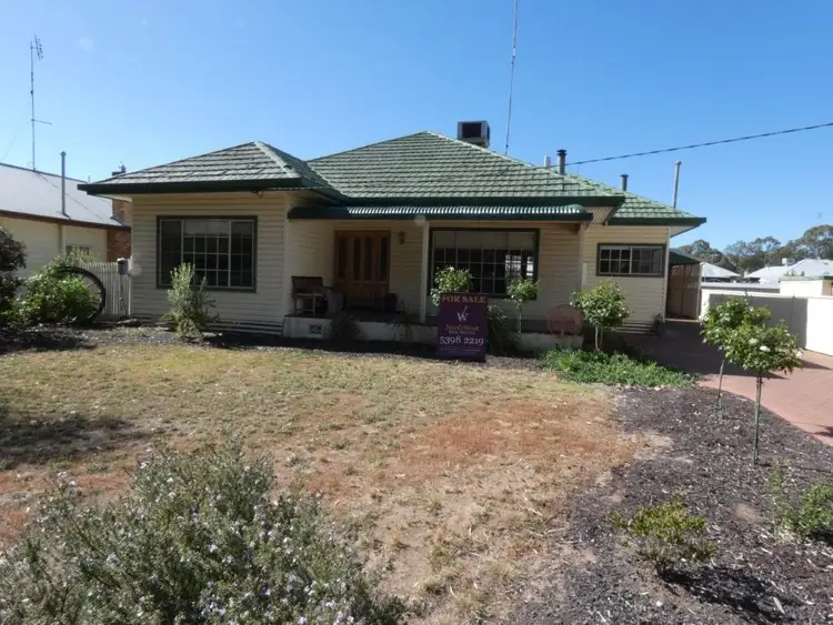 62 Craig Ave, Warracknabeal VIC 3393