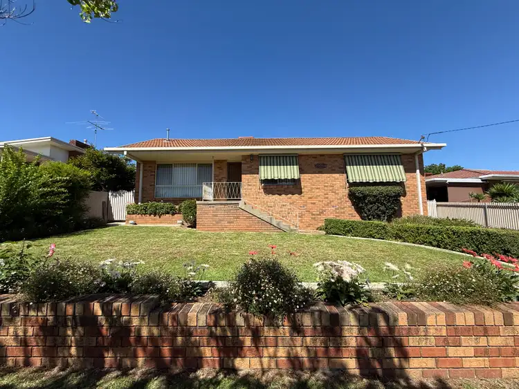 299 Desmond Street, Lavington NSW 2641