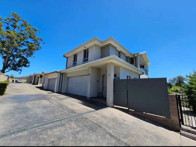 1/2 Carinya Road, Girraween NSW 2145