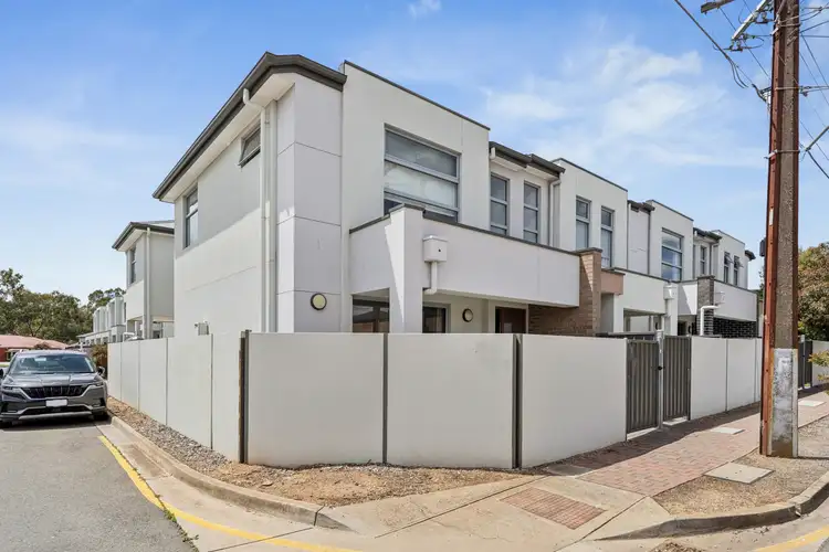 31 George St