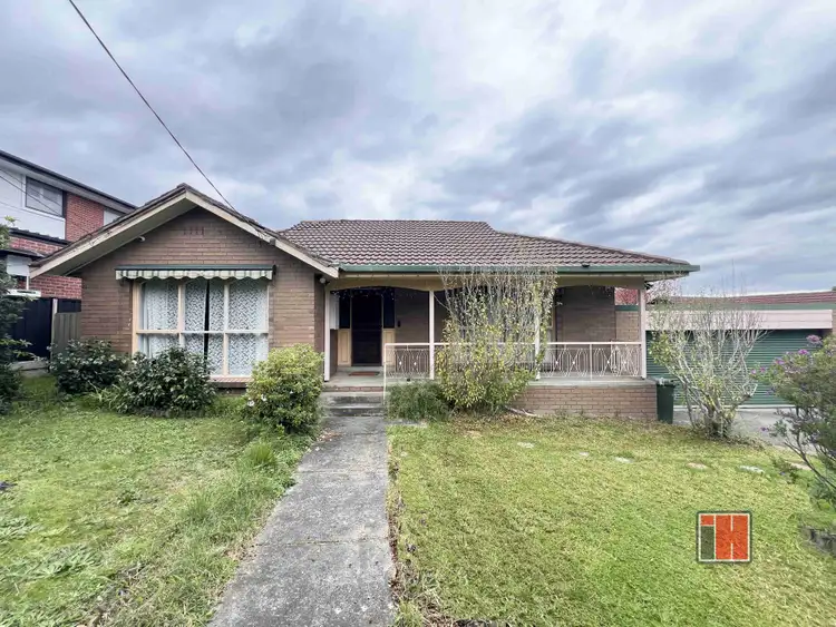 52 Rosemar Circuit