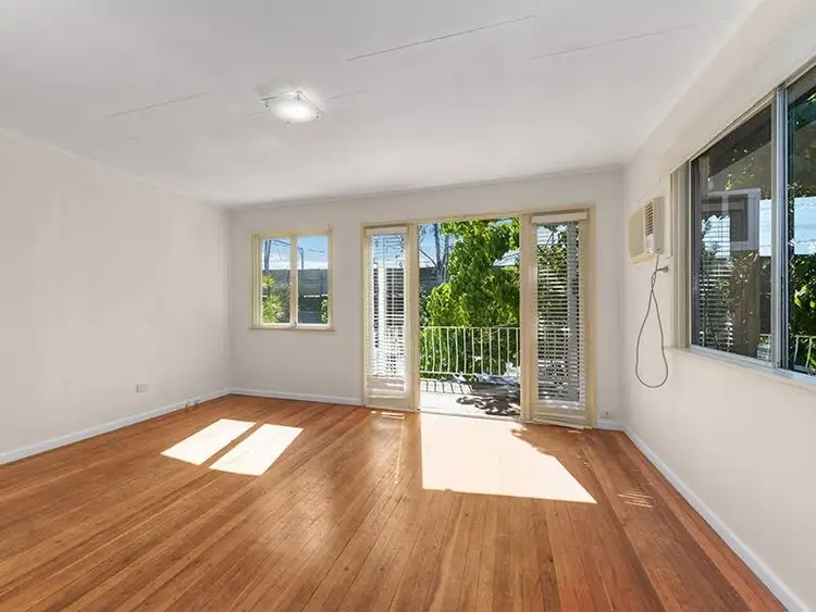 8 Rossiter St