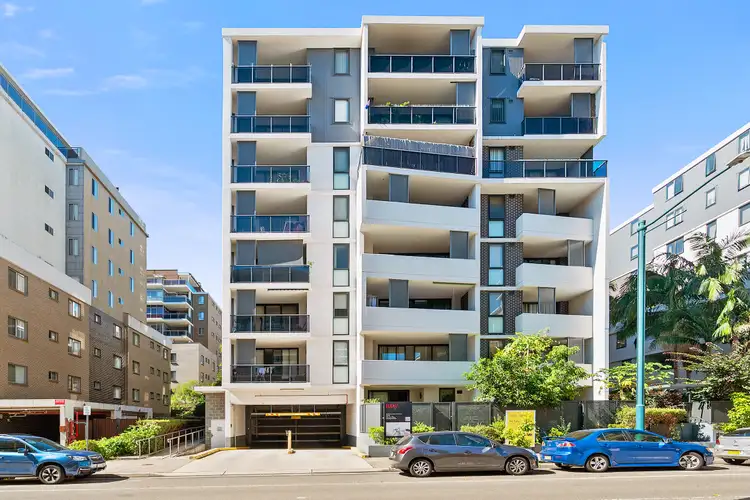 6 George St