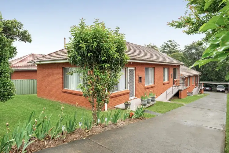 6 Armstrong Street