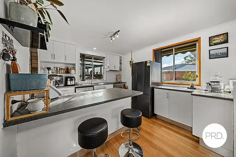 18 Henry Cres
