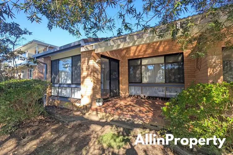 215-217 Elizabeth Drive