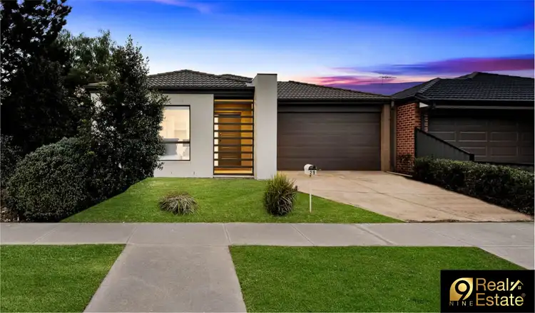29 Lambourne Av