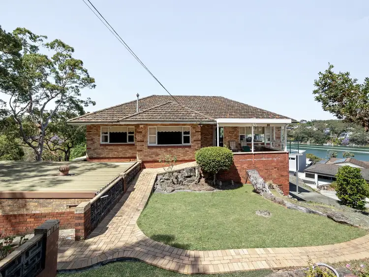 93 Woodlands Ave