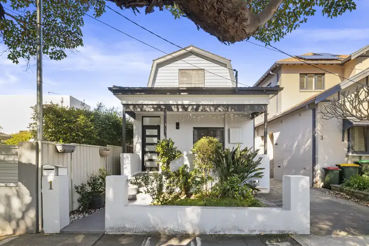 1 Howley St