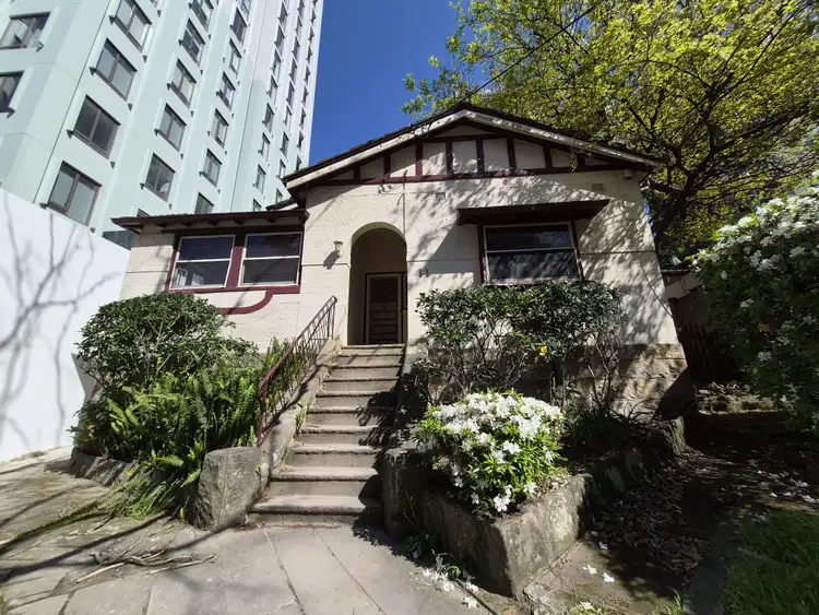 11 Canberra Ave