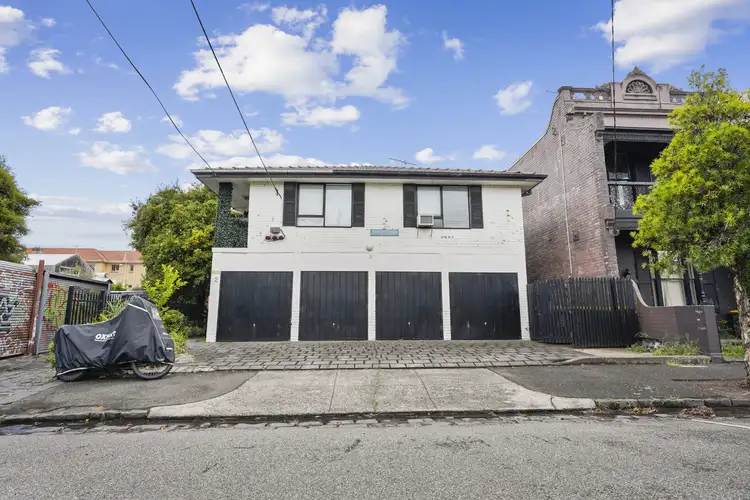 2 Gourlay St