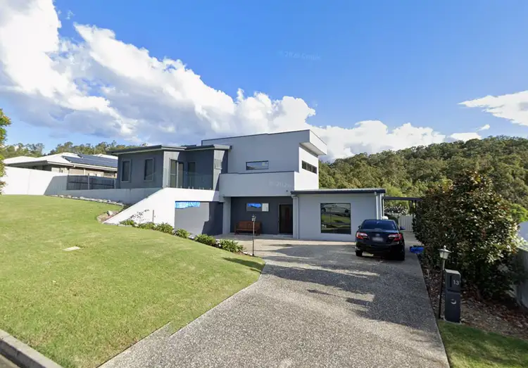 13 Manor Rd