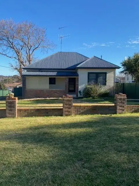 27 Plunkett st, Yass NSW 2582