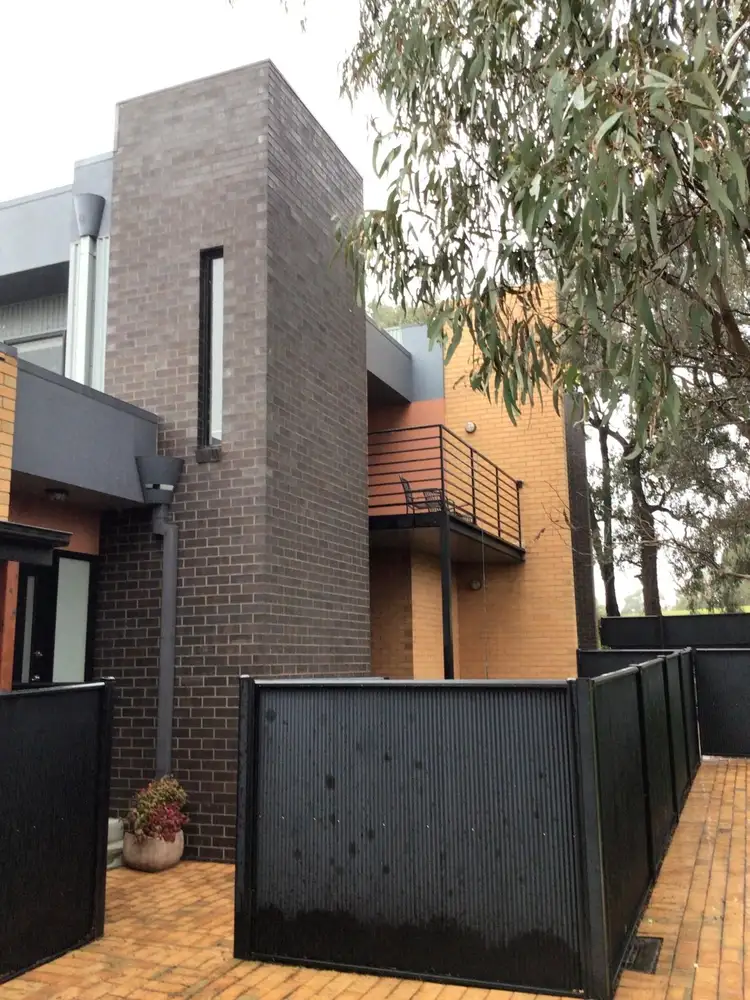 2/87 Adam Street, Quarry Hill VIC 3550