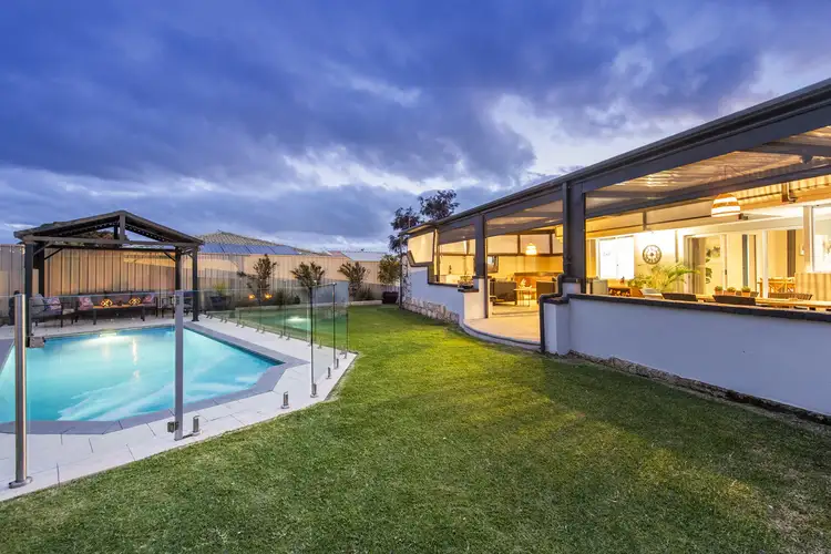 5 Petrel Close, Halls Head WA 6210