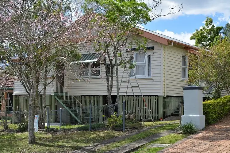 Main view of Homely unit listing, 2/24 Smeaton St, Coorparoo QLD 4151