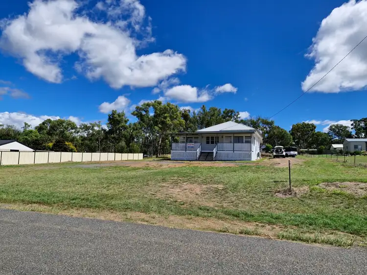 71 White Street, Pratten QLD 4370