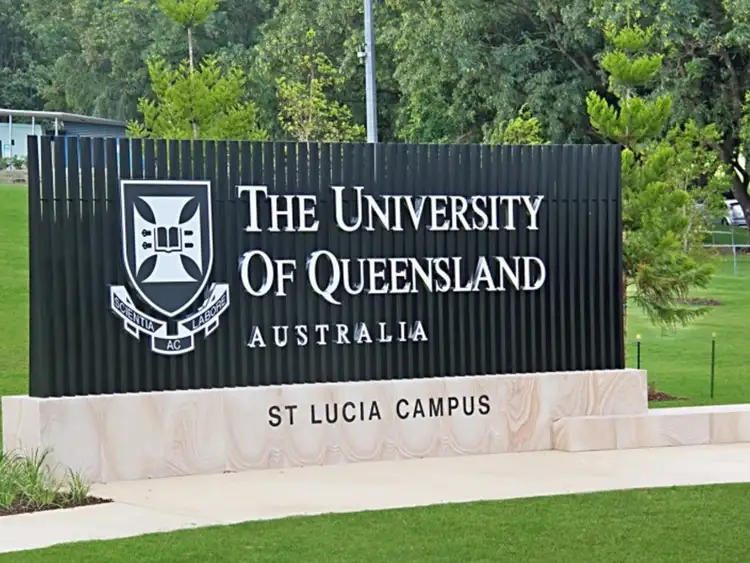 4/113 Sir Fred Schonell Drive, St Lucia QLD 4067