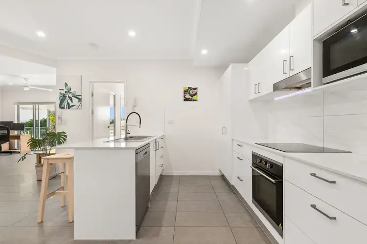 Sixth view of Homely unit listing, 2/2 Manley Street, Redcliffe QLD 4020