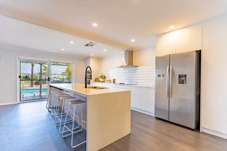 28 Park Avenue, Broadbeach Waters QLD 4218