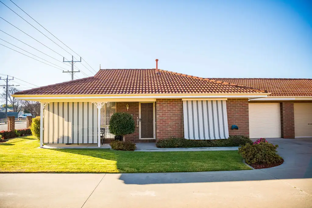 Main view of Homely unit listing, 1/134 Fenaughty Street, Kyabram VIC 3620